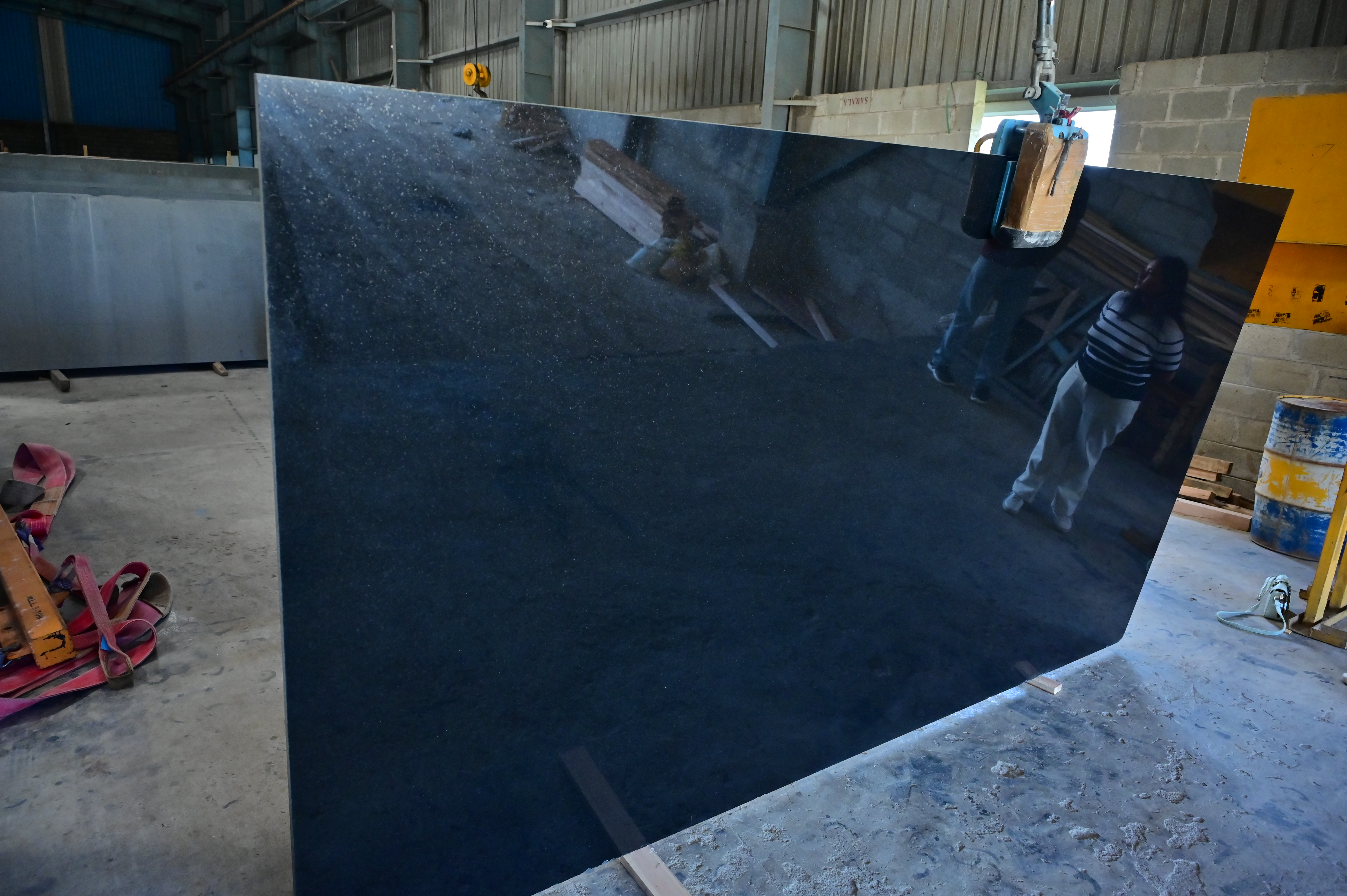Absolute Black Gangsaw Slabs ( Polish Finish )